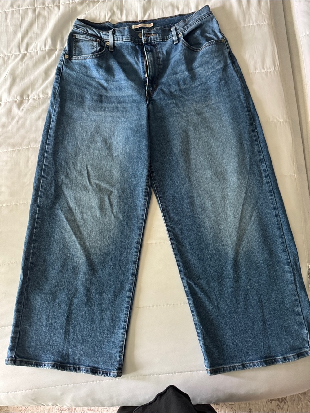 Relaxed Wide-Leg Women's Jeans in Medium Blue